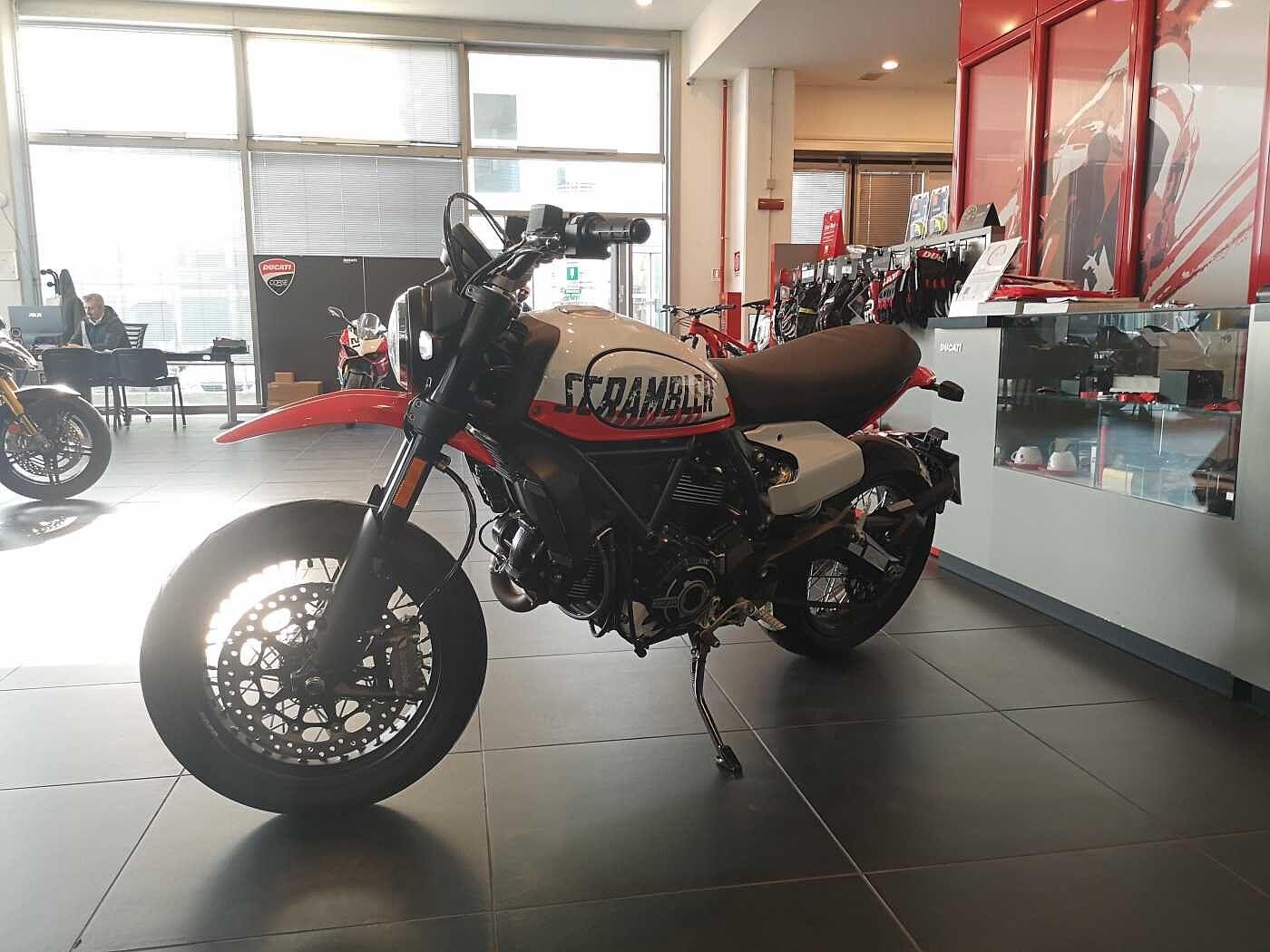 DUCATI SCRAMBLER URBAN MOTARD 
