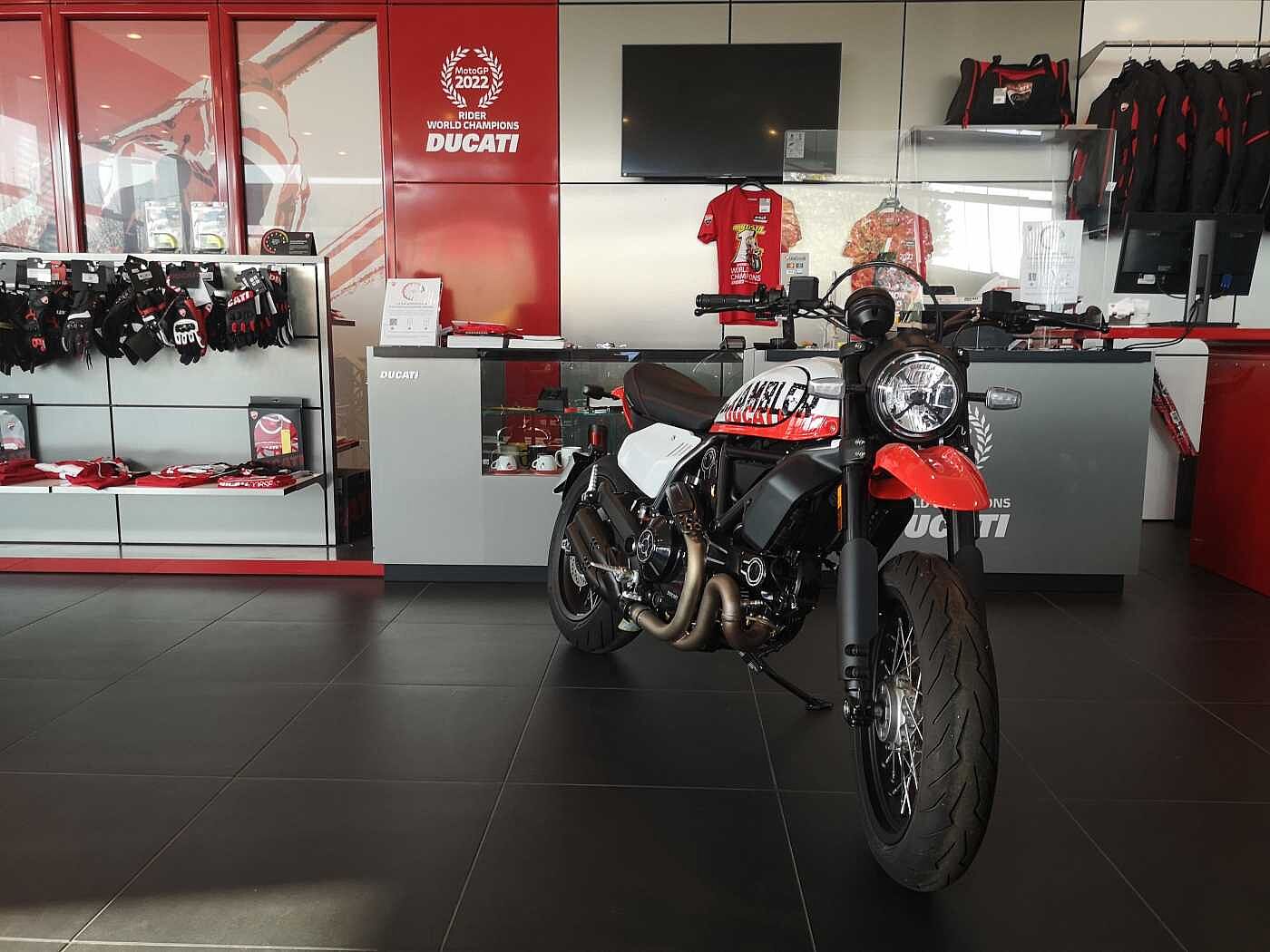 DUCATI SCRAMBLER URBAN MOTARD 