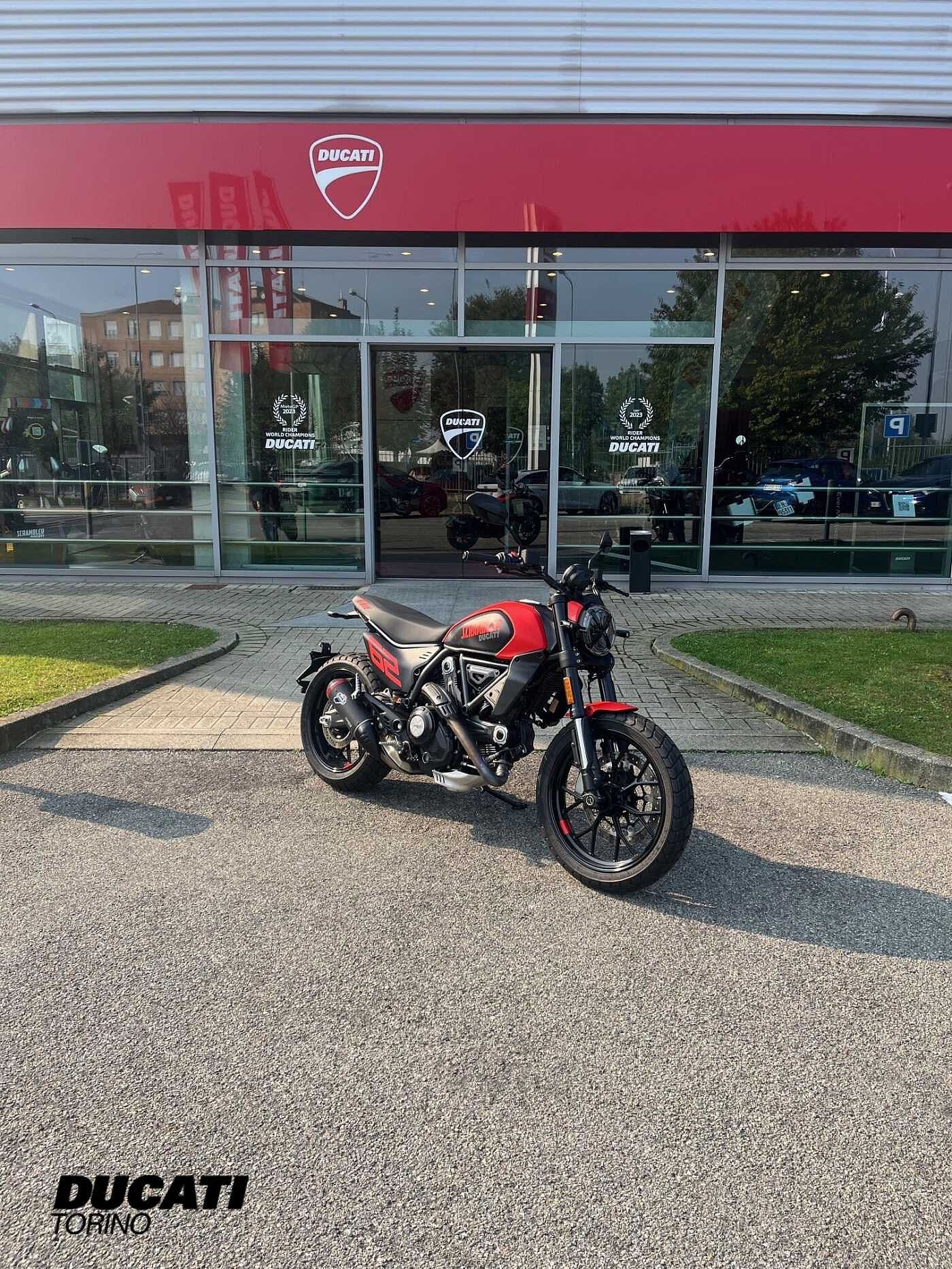 DUCATI SCRAMBLER 800 FULL THROTTLE 