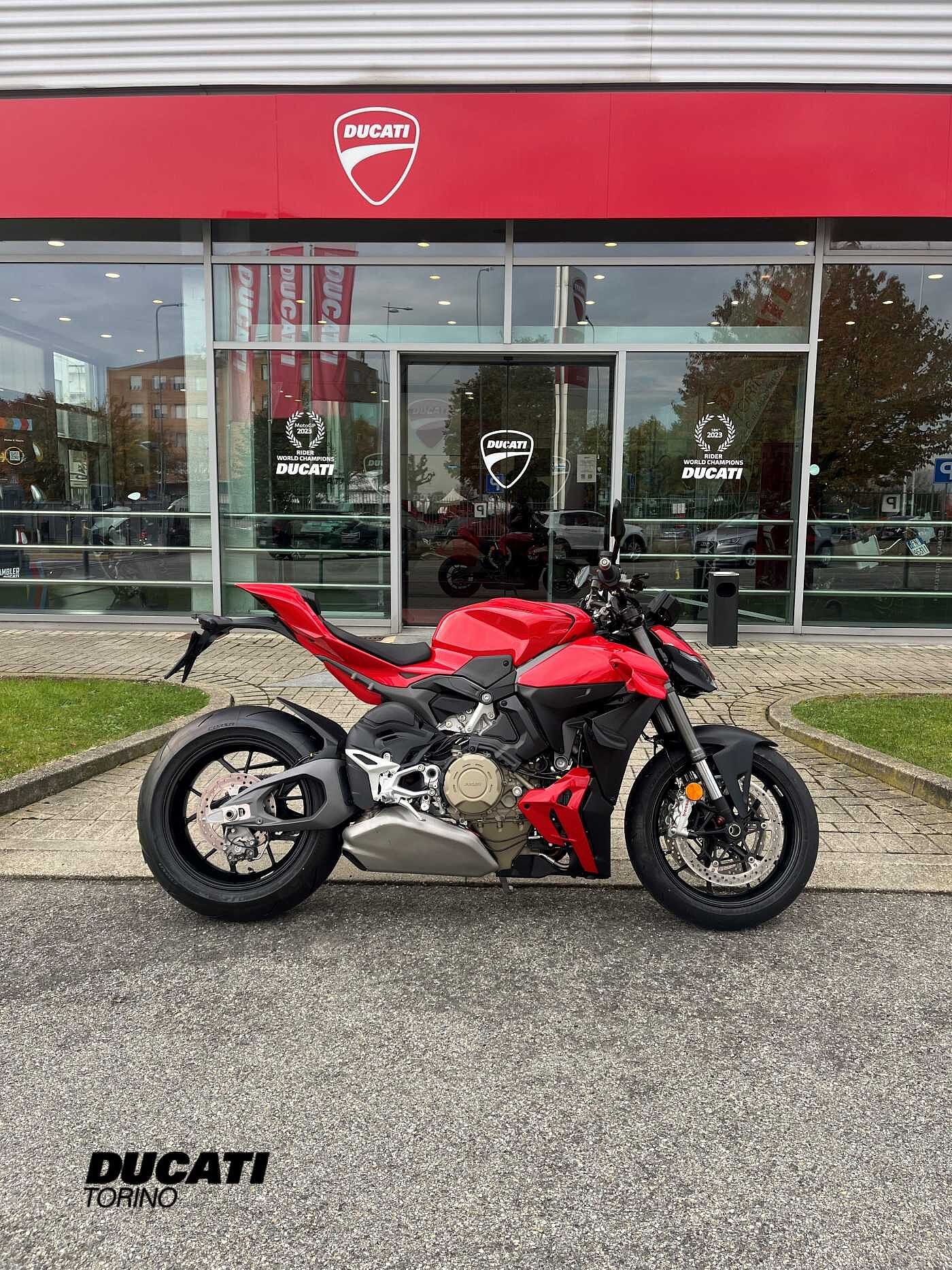 DUCATI STREETFIGHTER V4 