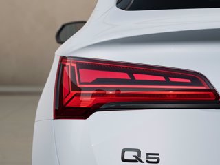 AUDI Q5 sportback 40 2.0 tdi mhev 12v identity black quattro s-tronic