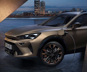 Bronze Cupra Formentor 2024 Front Left Copper Wheels